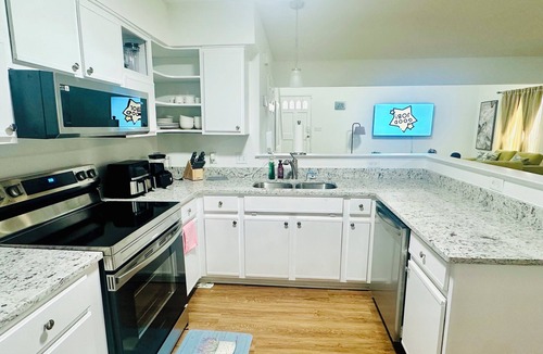 Cordova House | Beautiful 2-bedroom townhome with king size beds in Cordova Memphis