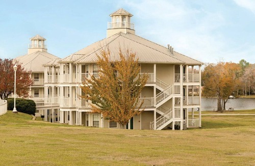 Conroe Apartment | Beautiful 2 bedroom unit at resort, sleeps 6