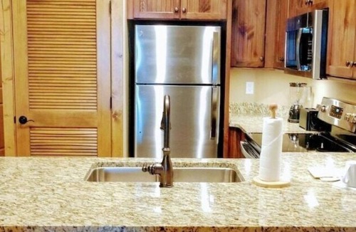 Gatlinburg Hotel | Beautiful 2-bedroom with free indoor water park