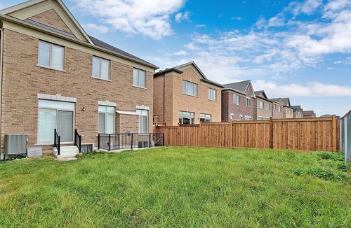 Whitby House | Beautiful 2 bedroom with free parking space