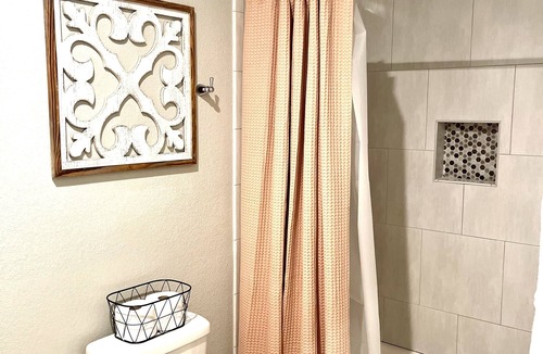 Sulphur Springs Apartment | Beautiful 2 BR 2 Bath Apt. in Historical Downtown-free Wifi-2 Private Balconies