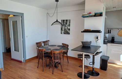 Saint-Jean-de-Monts Apartment | Beautiful 2-bedroom apartment - sea view - 5 guests, WIFI, pets allowed, parking