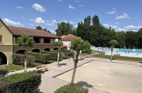 Monflanquin Apartment | Beautiful 2-room apartment for 4/5 people in a great location at Lac de Monflanquin