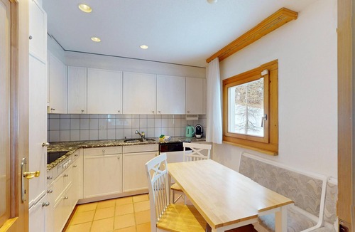 Champfer Apartment | Beautiful 2-room apartment on the raised ground floor with approx.