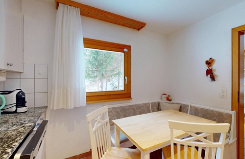 Champfer Apartment | Beautiful 2-room apartment on the raised ground floor with approx.