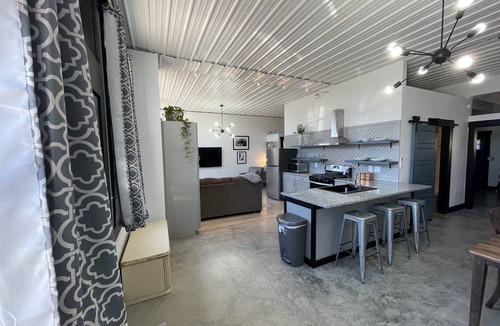 Mountain Home Apartment | Beautiful 2b/2bth near downtown and the park.