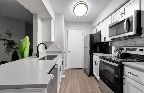 University Hills and Windsor Park Apartment | Beautiful 2BD/1BA in University Hills 7983