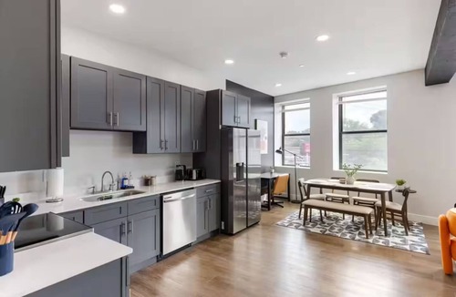 Cleveland Apartment | Beautiful 2Bed - 10 min. to downtown/Cavs/Browns