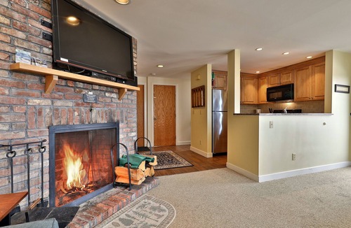 Killington Condo | Beautiful 2BR/2BA Fall Line Condo with Mountain Views on Shuttle Route E2B