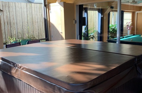 Siesta Key House | Beautiful 2BR 2BA Home with Private Pool & Jacuzzi - Includes Pool Table