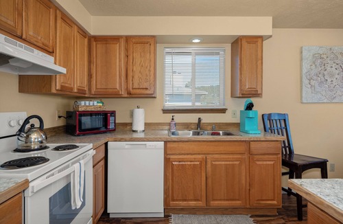 Spokane Valley Apartment | Beautiful 2BR APT 1 ⭑ Balcony ⭑ Free Parking ⭑ K-Cup ⭑ Near Attractions