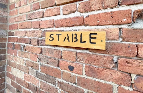 West Parley Cottage | Beautiful 2BR Converted cow Shed Sleeps 4