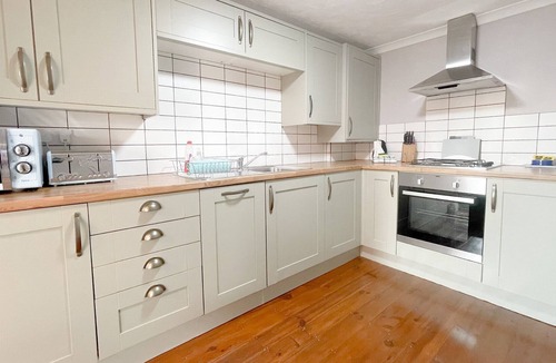 West Parley Cottage | Beautiful 2BR Converted cow Shed Sleeps 4