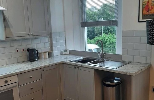 Weston-super-Mare Apartment | Beautiful 2BR Home close to Beachfront