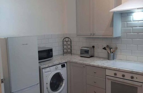 Weston-super-Mare Apartment | Beautiful 2BR Home close to Beachfront