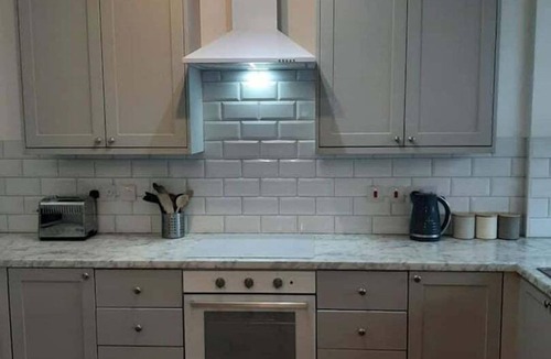 Weston-super-Mare Apartment | Beautiful 2BR Home close to Beachfront