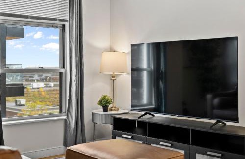 South of Washington Apartment | Beautiful 2BR in Southend Boston