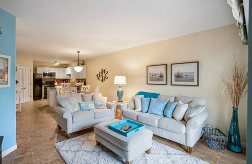 Hilton Head Island Condo | Beautiful 2BR/2Bath Unit - 1.5 Blocks from the Beach