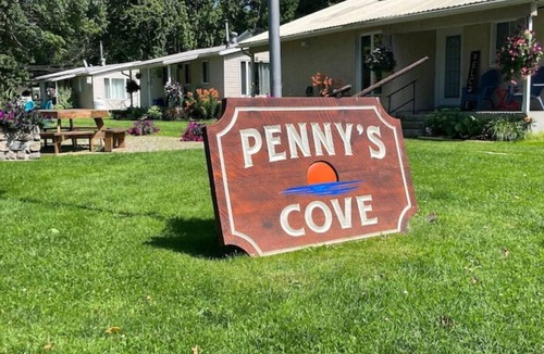 South Glengarry Cabin | Beautiful 2BR Waterfront Cottage! #3nn