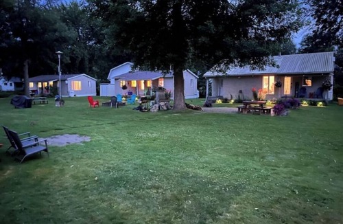 South Glengarry Cabin | Beautiful 2BR Waterfront Cottage! #3nn