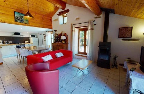 Les Martys Cottage | Beautiful 3 épis country gîte, large south-facing terrace