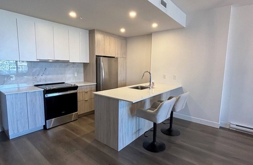 Laval Condo | Beautiful 3 1/2 apartment offering a bright open-concept living space.