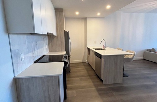 Laval Condo | Beautiful 3 1/2 apartment offering a bright open-concept living space.