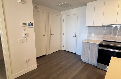 Laval Condo | Beautiful 3 1/2 apartment offering a bright open-concept living space.
