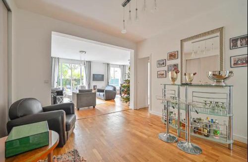 Neuilly-sur-Seine Apartment | Beautiful 3 bdr apartment with garden close to Champs-Elysées