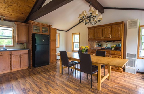 Minden Cottage | Beautiful 3 Bdrm + Bunkie waterfront cottage near Gull Lake