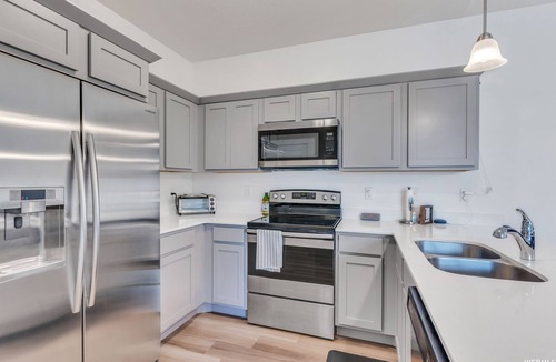 Vineyard Condo | Beautiful 3 bed 2 bath, Lakeside Condo