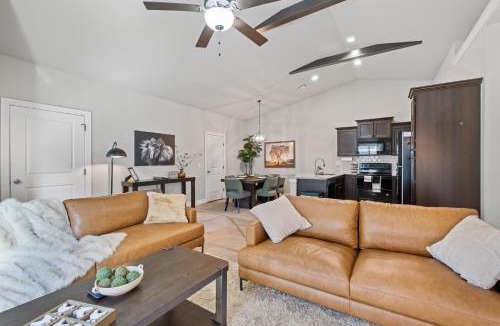 Wichita House | Beautiful 3 bed 2 bath property with 2 car garage