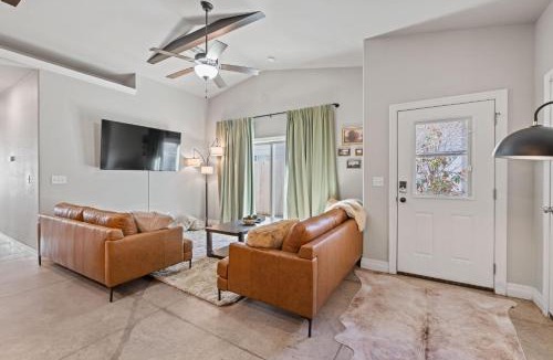 Wichita House | Beautiful 3 bed 2 bath property with 2 car garage