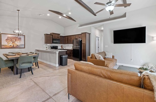 Wichita House | Beautiful 3 bed 2 bath property with 2 car garage