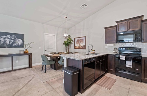 Wichita House | Beautiful 3 bed 2 bath property with 2 car garage