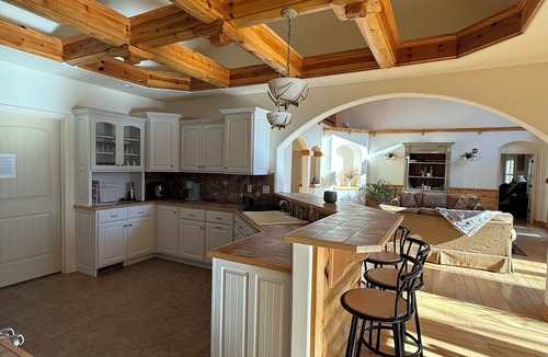 Eminence House | Beautiful 3 bed, 3.5 bath at Cedar Stone in Eminence MO. Sleeps up to 16 guests.