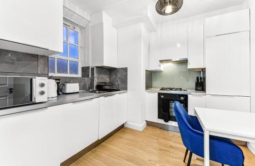 St. Johns Wood Apartment | Beautiful 3 Bed 3 bath in Edgeware Road