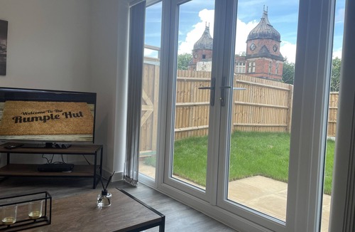 Derby House | Beautiful 3-Bed House in Derby with Parking