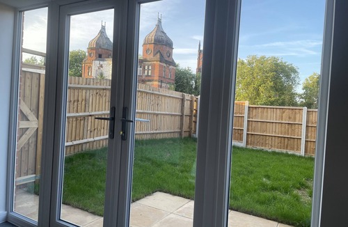 Derby House | Beautiful 3-Bed House in Derby with Parking