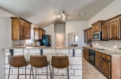 Edmond House | Beautiful 3 bed in Family Friendly Neighborhood