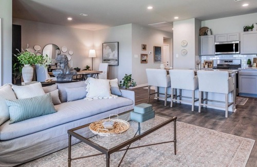 Lake Charles House | Beautiful 3-bedroom house in charming Lake Charles with AC,and 2 full bathrooms.