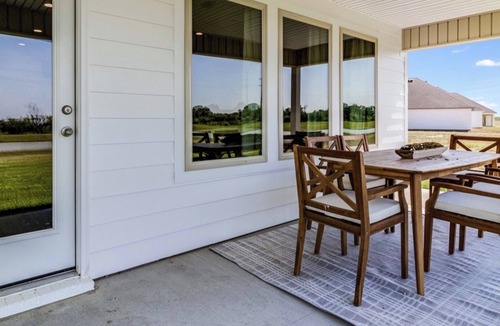 Lake Charles House | Beautiful 3-bedroom house in charming Lake Charles with AC,and 2 full bathrooms.