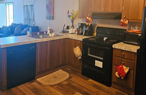 Madisonville House | Beautiful 3-bedroom mobile home with AC in Madisonville