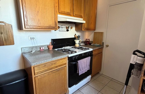 Bedford Park Apartment | Beautiful! 3-bedroom 2-bathroom Heat/AC/Onsite Laundry/Indoor Parking/Elevator!