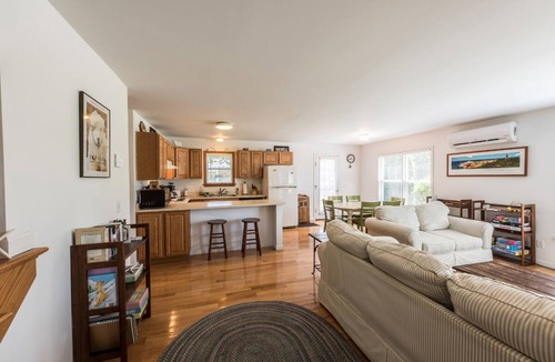 Oak Bluffs House | Beautiful 3 bedroom 2 bath Home/Close to Town & Beach