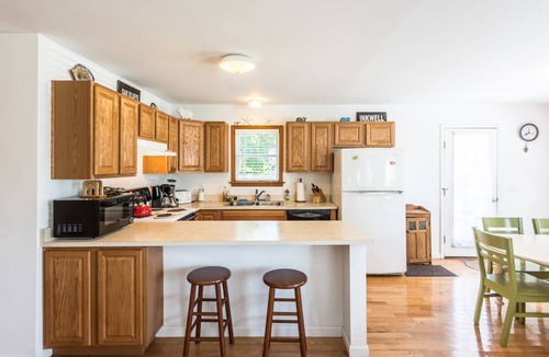 Oak Bluffs House | Beautiful 3 bedroom 2 bath Home/Close to Town & Beach