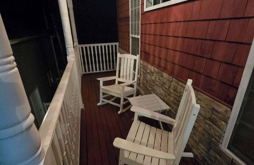 Oak Hill House | Beautiful 3-bedroom bed & breakfast in enjoyable Covington with AC