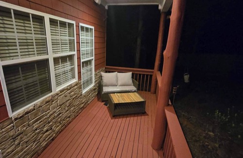 Oak Hill House | Beautiful 3-bedroom bed & breakfast in enjoyable Covington with AC