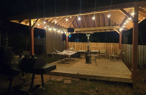 Oak Hill House | Beautiful 3-bedroom bed & breakfast in enjoyable Covington with AC