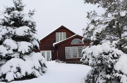 North Frontenac Cabin | Beautiful 3 Bedroom Loft Cabin